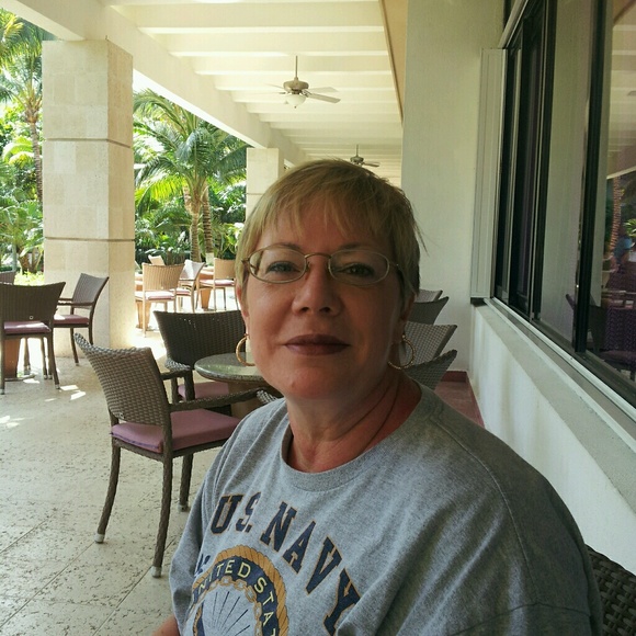 Meet your Posher, Sandra - Picture 1 of 1